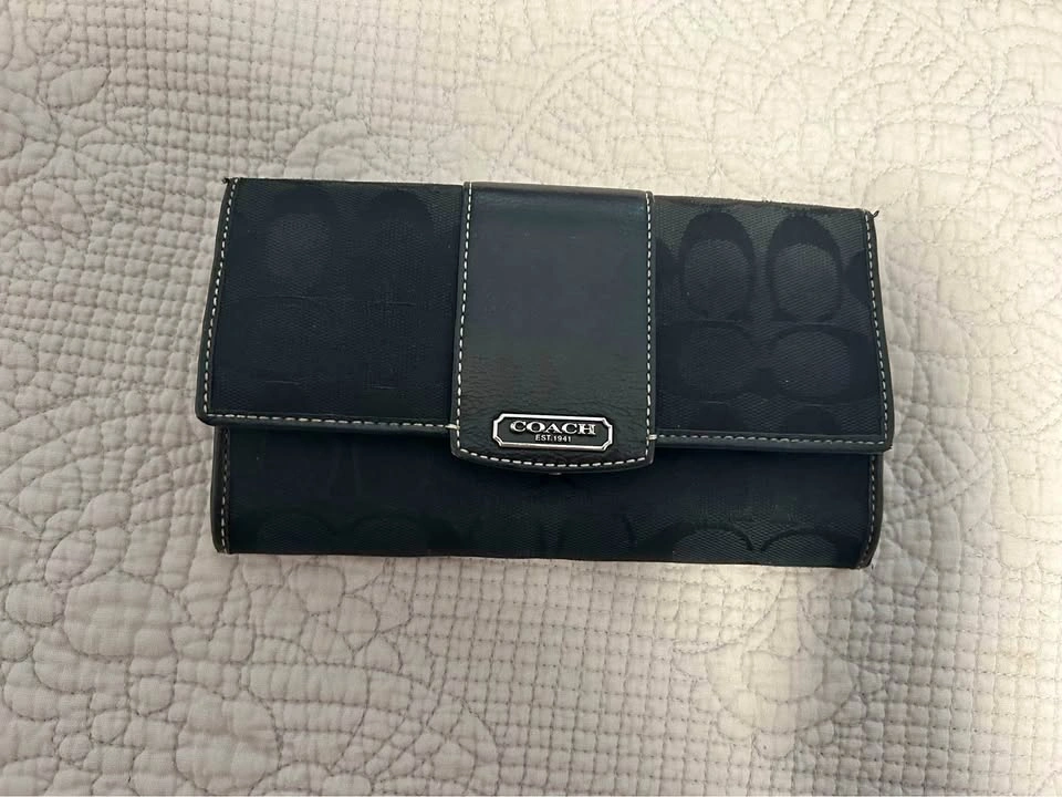 Coach Signature Canvas Slim Wallet