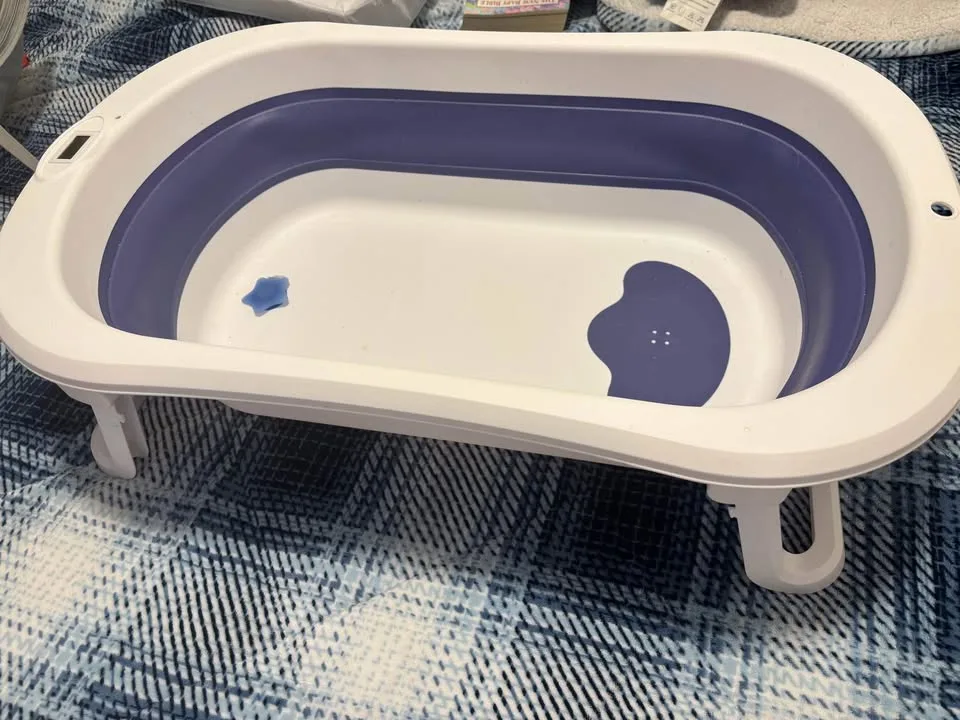 Collapsible baby bathtub with baby cushion and ear cap image indicator(3)