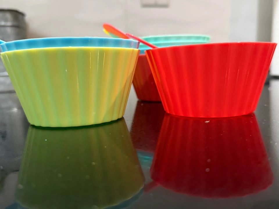 Colorful plastic bowls and spoons set for ice cream - photo 3