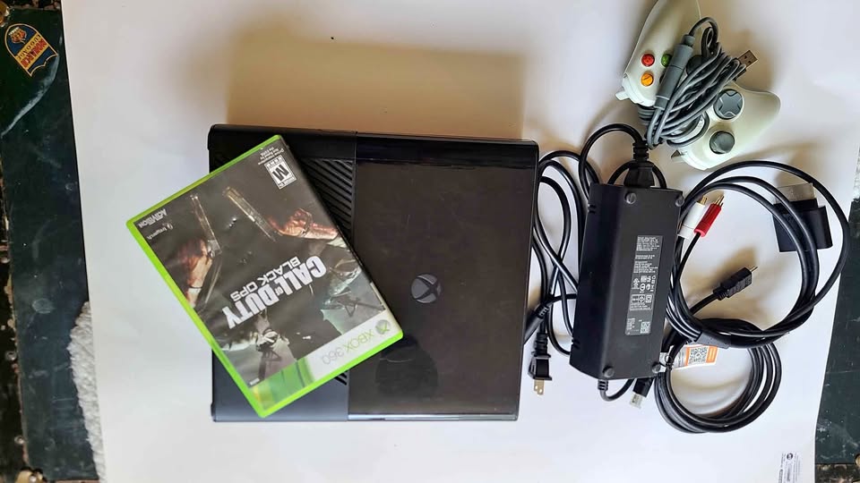 Xbox 360 E Bundle — Controller + Black Ops COD Game