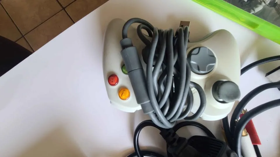 Xbox 360 E Bundle — Controller + Black Ops COD Game image indicator(4)