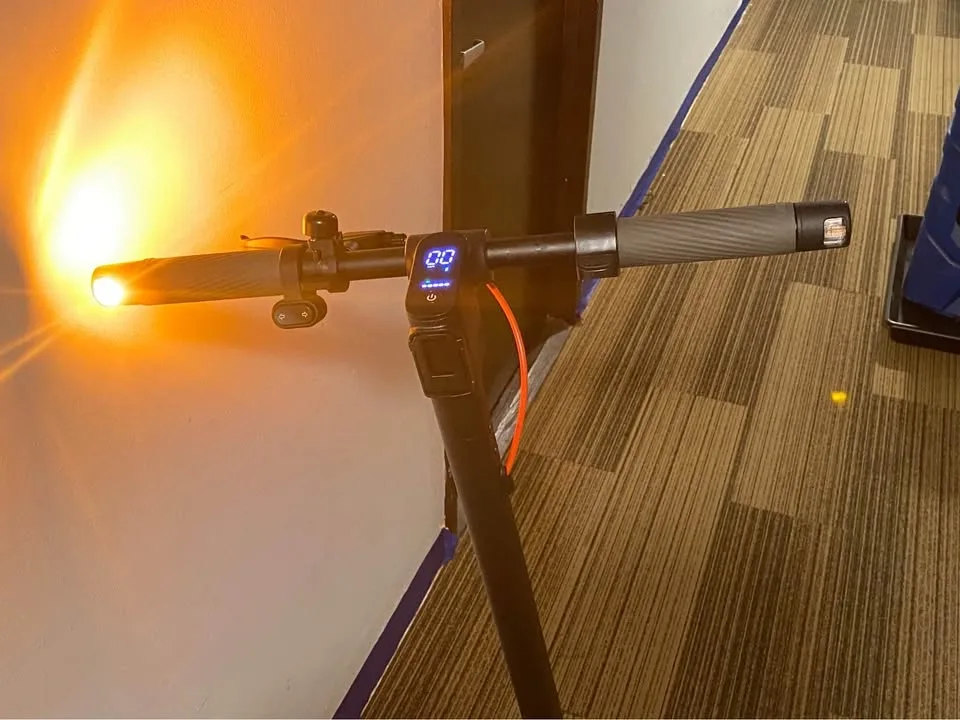 5th wheel V40Pro Electric Scooter - photo 4