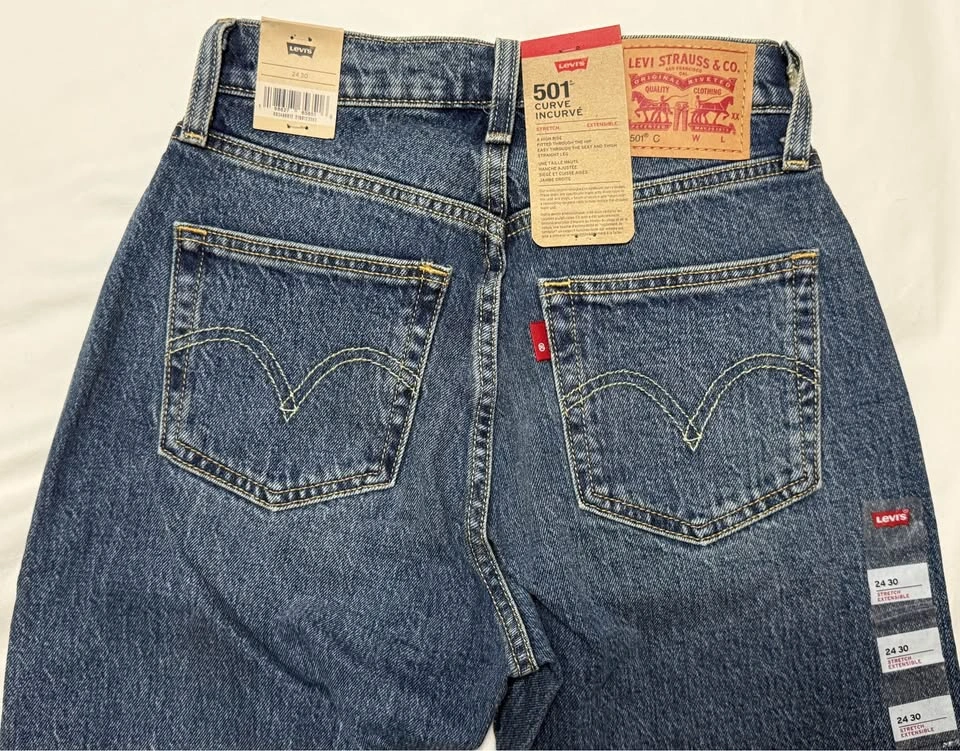 New with tags: Levi’s 501 Curve women’s jeans with rhinestone de - photo 3