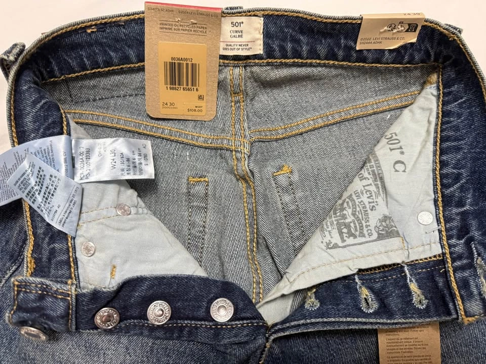 New with tags: Levi’s 501 Curve women’s jeans with rhinestone de - photo 4