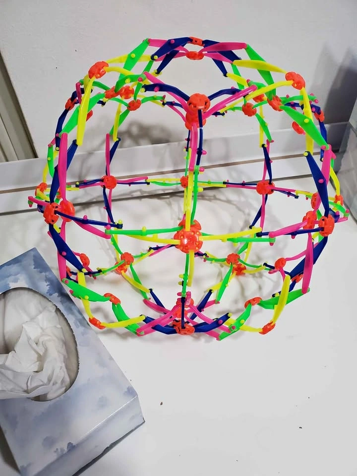 Hoberman Expanding Sphere Toy/Magic Breathing Ball