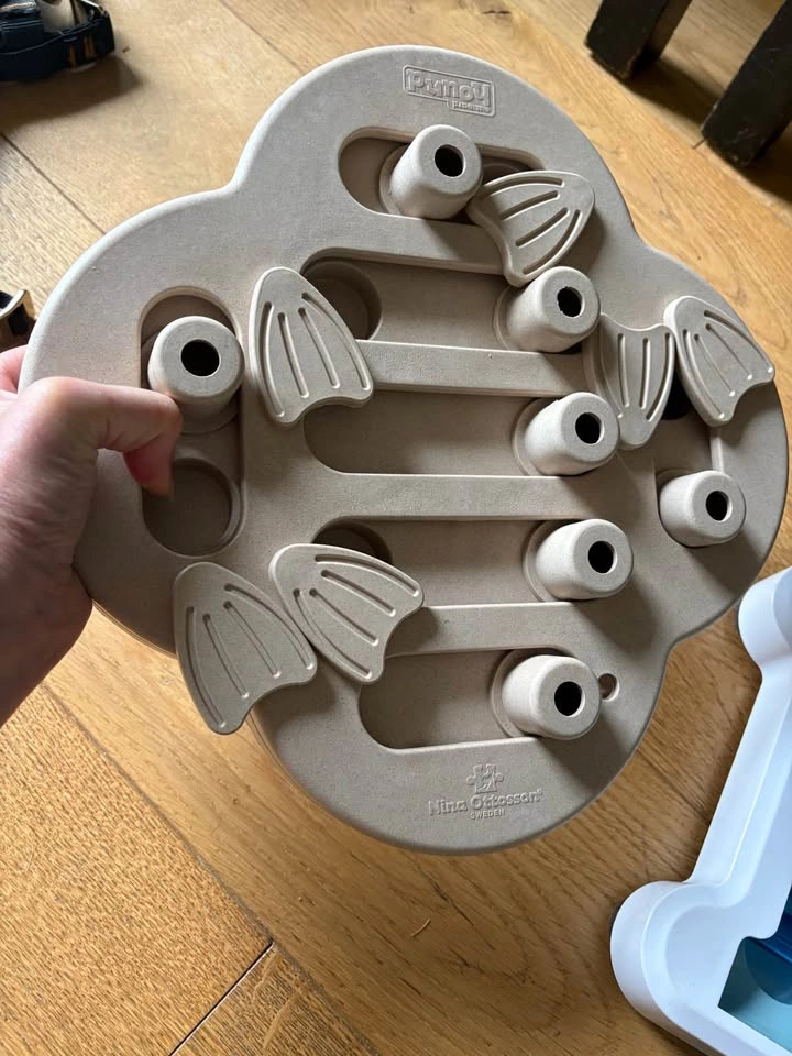 Two Dog puzzle feeders / interactive toys - photo 2