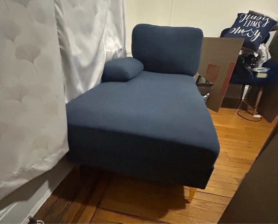 Blue Accent Lounge Chair – Great Condition - photo 4