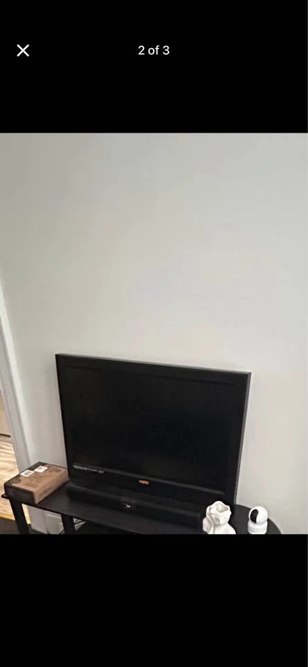 40” Vizio Flat Screen TV – Great Condition - photo 2