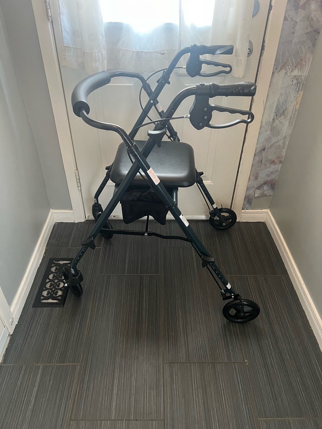 Like new Medline Superlight Rollator Walker - photo 5