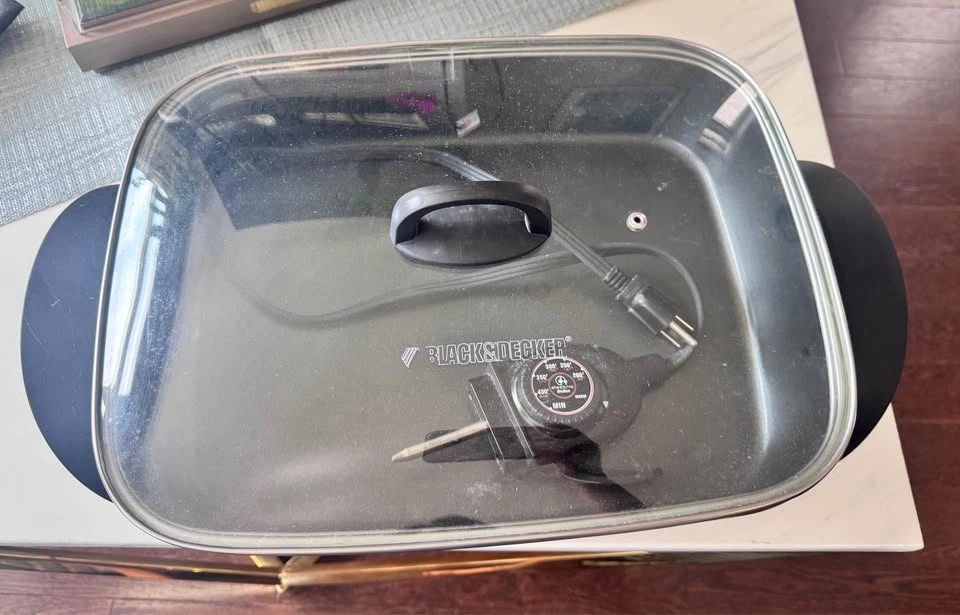Black & Decker Family-Sized Non-stick electric skillet - photo 4