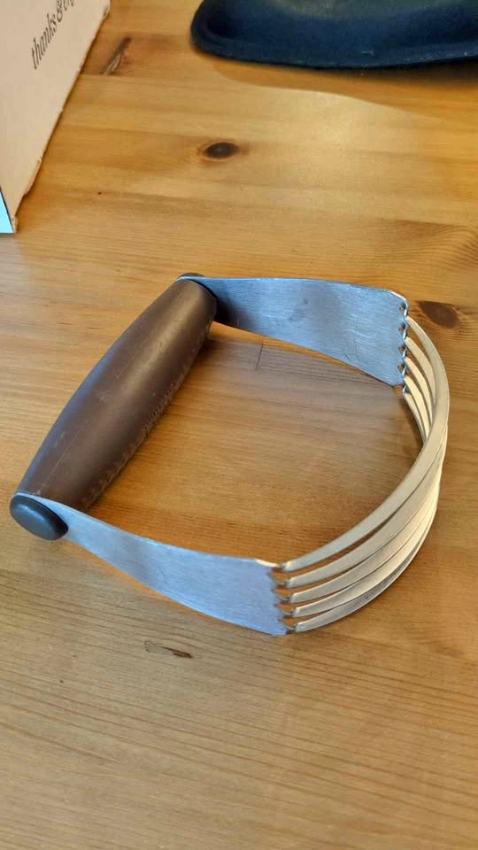 Pastry blender
