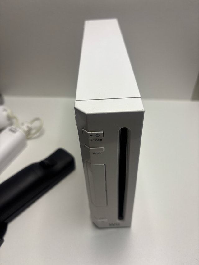 Wii and accessories - photo 2