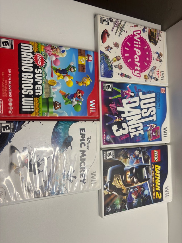 Wii and accessories - photo 3