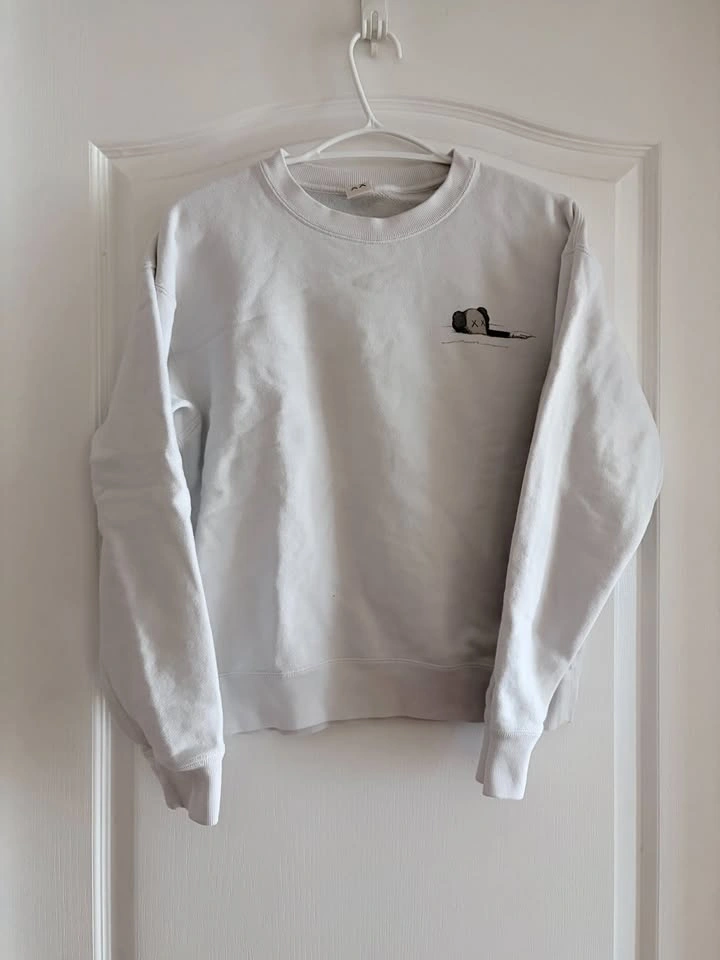 KAWS x UNIQLO Sweatshirt (Women's XS) - photo 2