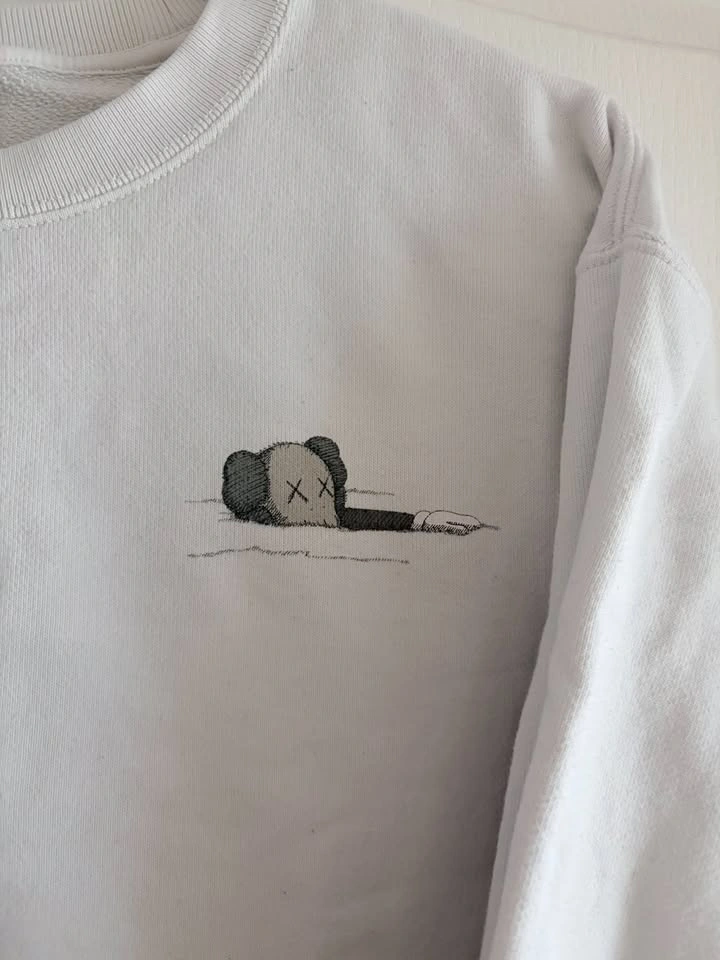 KAWS x UNIQLO Sweatshirt (Women's XS) - photo 3