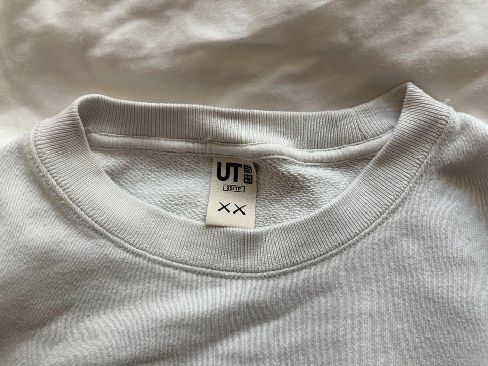 KAWS x UNIQLO Sweatshirt (Women's XS) - photo 4