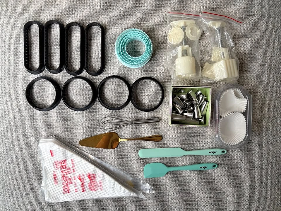 Baking tools bundle (with cupcake caddy!)