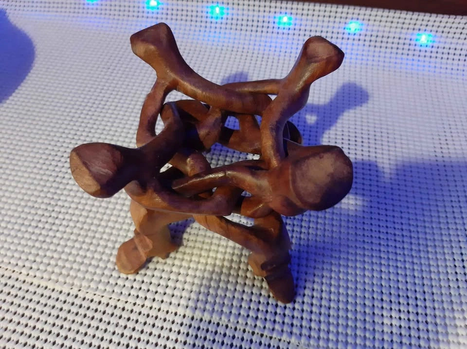 Vintage Interlocking Wooden Tripod Display and Vintage Pyrex Mix - photo 3