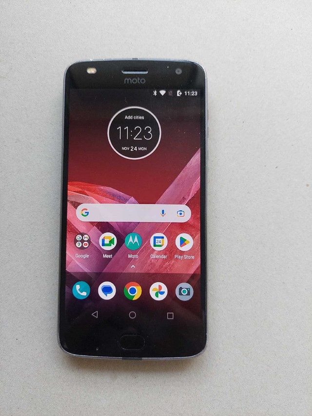 Moto Z2 Play 5.5" Dual-SIM Dual-Battery Unlocked Phone