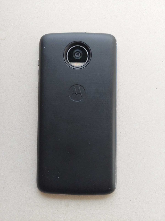 Moto Z2 Play 5.5" Dual-SIM Dual-Battery Unlocked Phone - photo 3