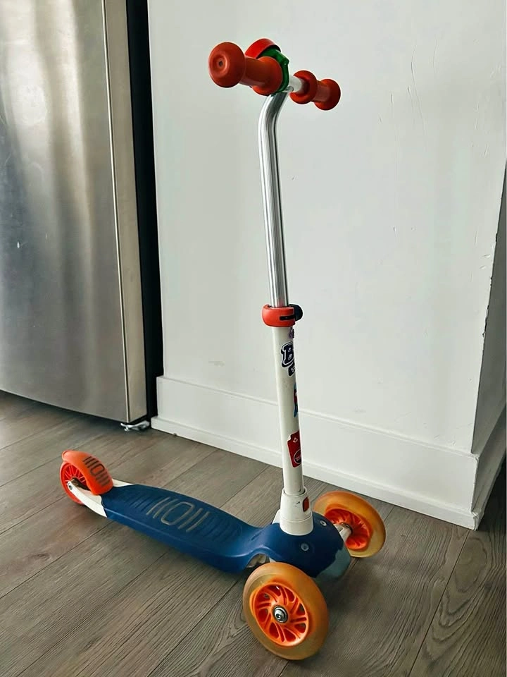 Decathlon Scooter with LED Wheels