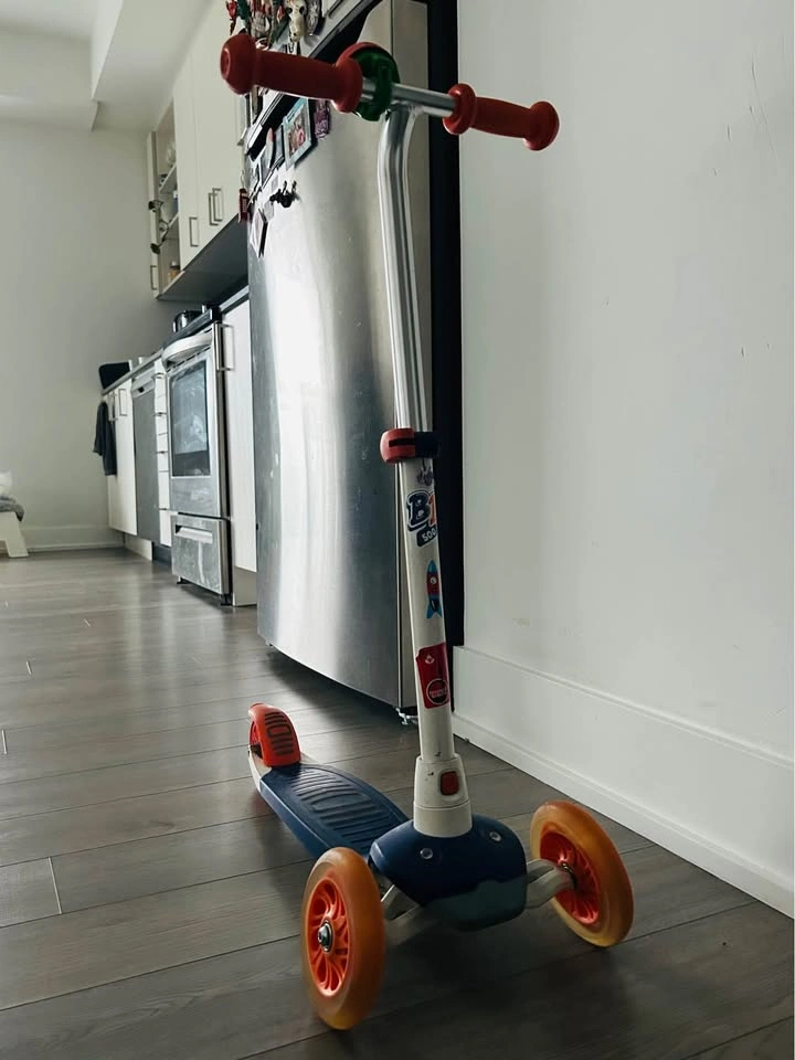 Decathlon Scooter with LED Wheels - photo 2