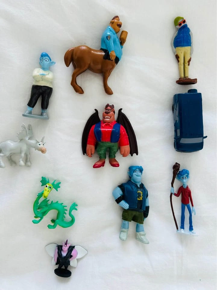 Onward Busy Book + Complete Figurines - photo 2