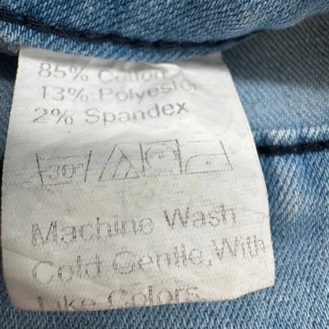 SHEIN Denim Shorts - US 6, Light Wash, Frayed Hem image indicator(5)