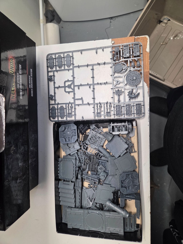 Warhammer Necromunda terrain lot - photo 2