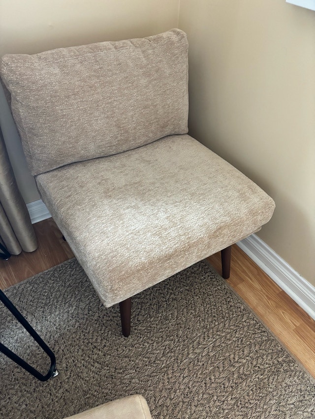 Modern Accent Chair – Cream Fabric - photo 2