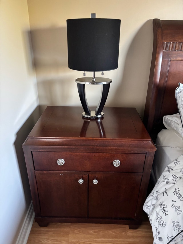 Solid Wood Queen Bedroom Set - photo 4