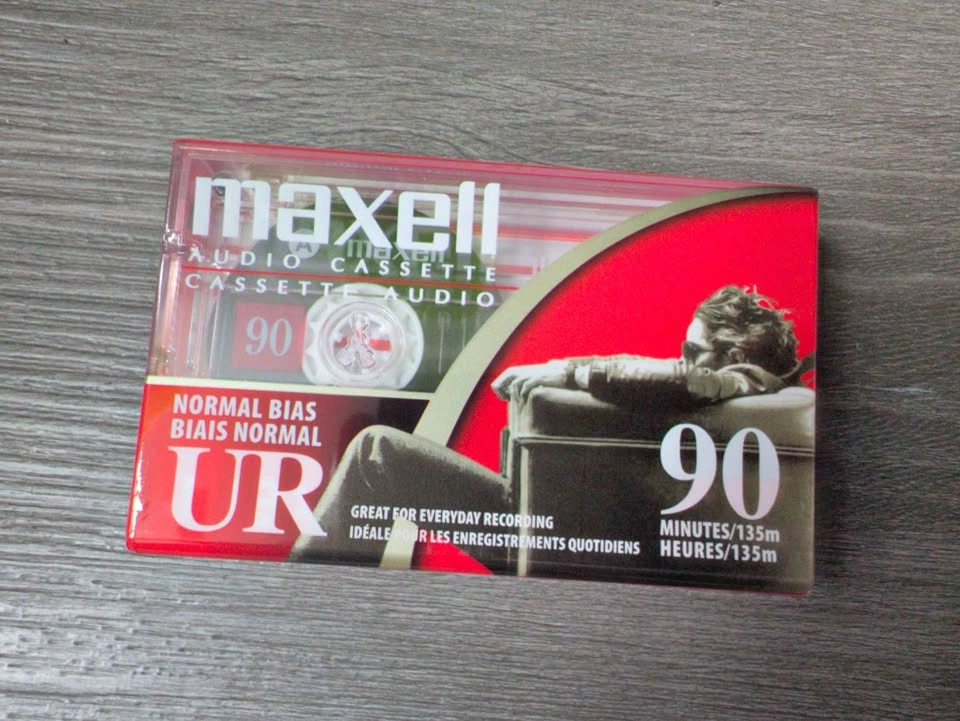Maxell UR 90 Audio Cassette