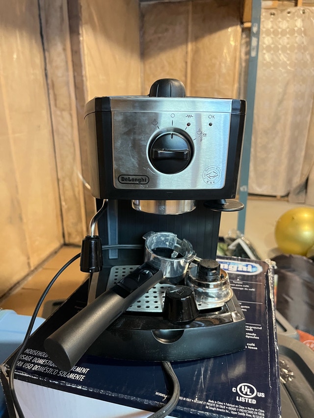 DeLonghi Espresso and Cappuccino Maker - photo 3