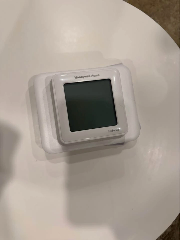 New Honeywell Home T6 Pro Smart Wi-Fi Thermostat – TH6220WF2006 - photo 2