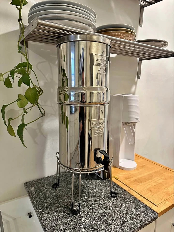 Berkey 5.7 L water filter with stand