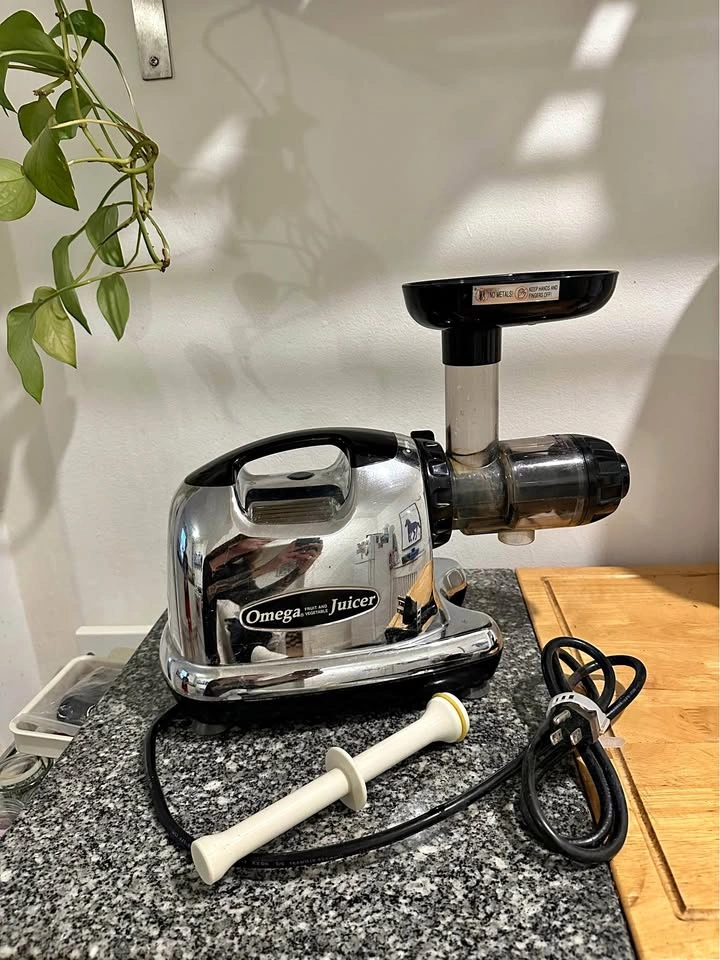 Omega Juicer model 8006