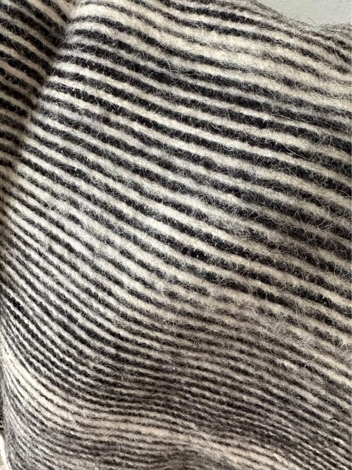 Gorgeous wool handmade blanket - photo 4