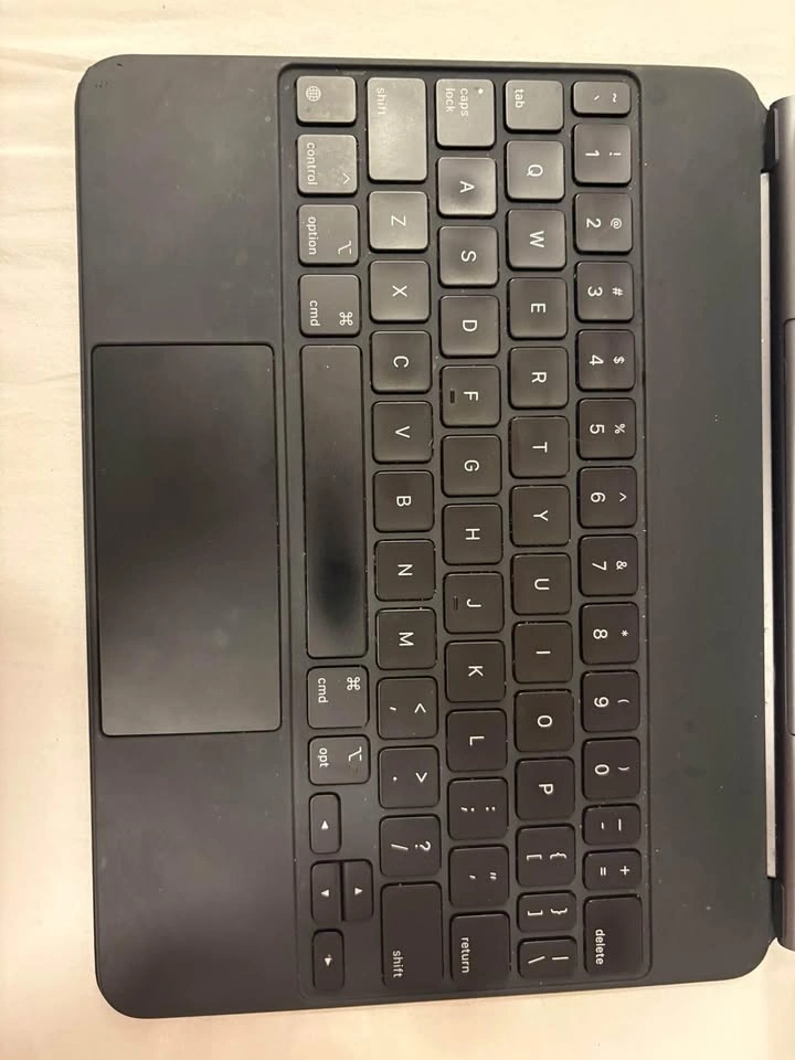 Apple Magic Keyboard for iPad Air 11” - Black - Excellent Condit - photo 2