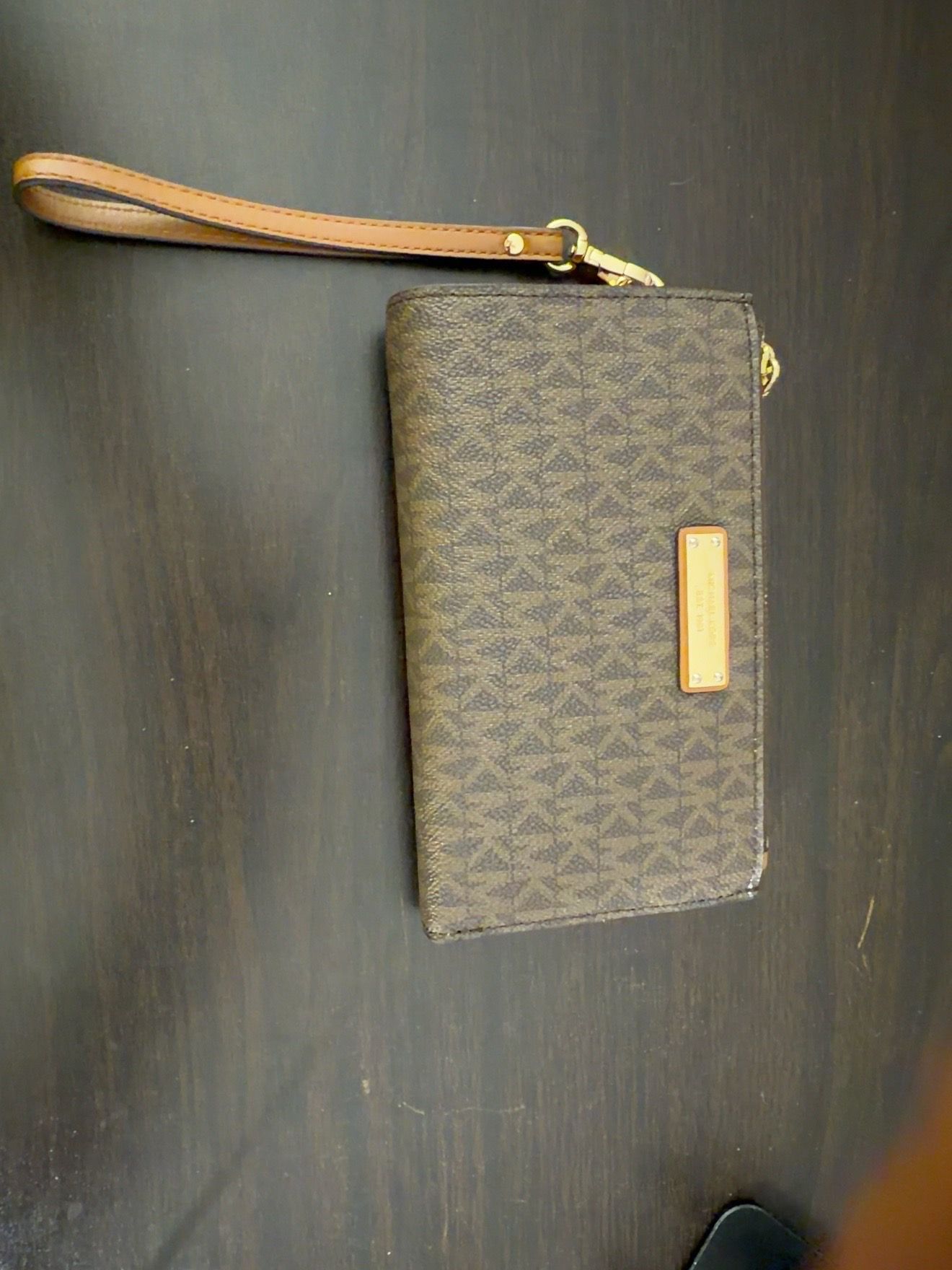 Michael Kors Tote and matching wristlet - photo 2