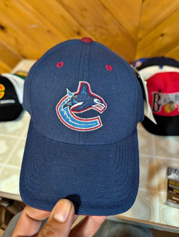 NWT Vintage American Needle Vancouver Canucks Orca Snapback Hat