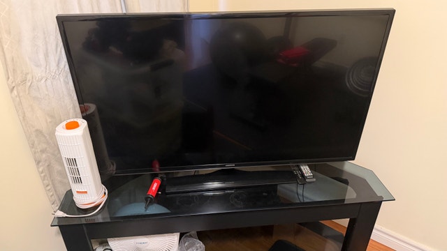 50 inch Samsung LED TV for sale with TV stand