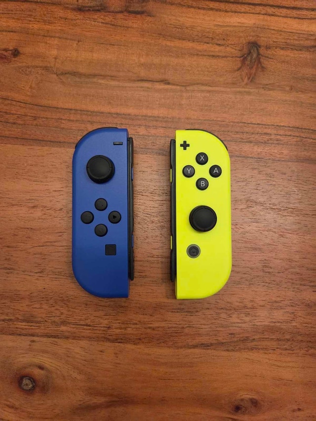 Mint Nintendo Switch Joycons - photo 2