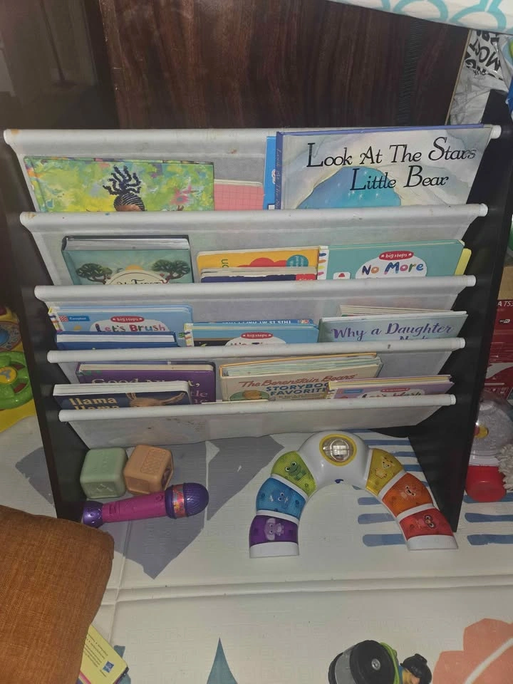 Kids bookshelf (without the books) - photo 2