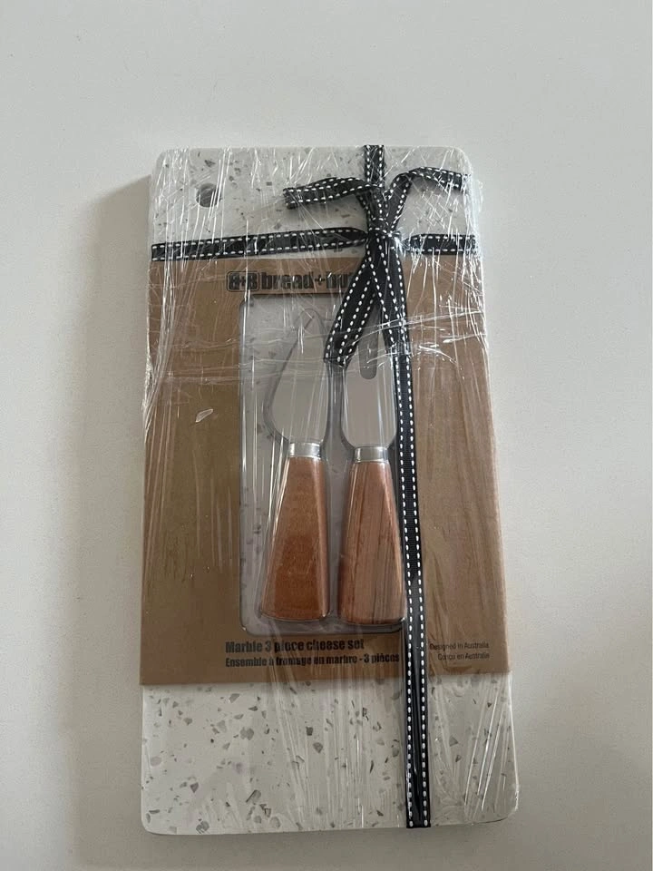 NEW & UNUSED MARBLE 3PIECE CHEESE SET - photo 2