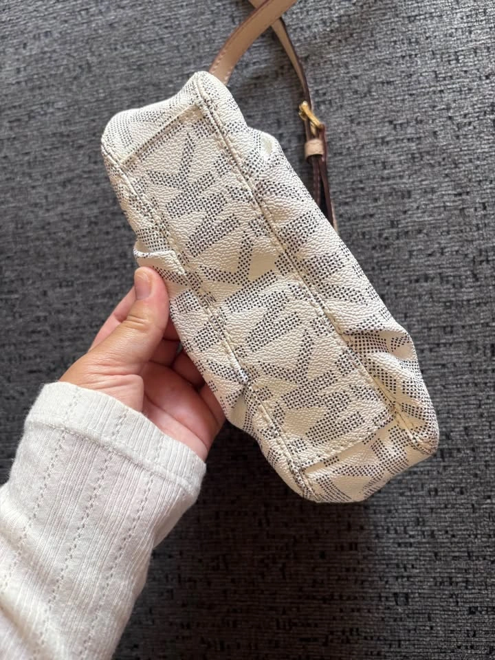 Michael Kors Small Crossbody - photo 5