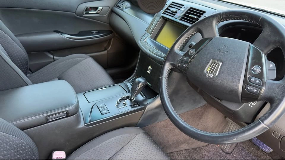 2008 Toyota Crown Athlete - photo 4