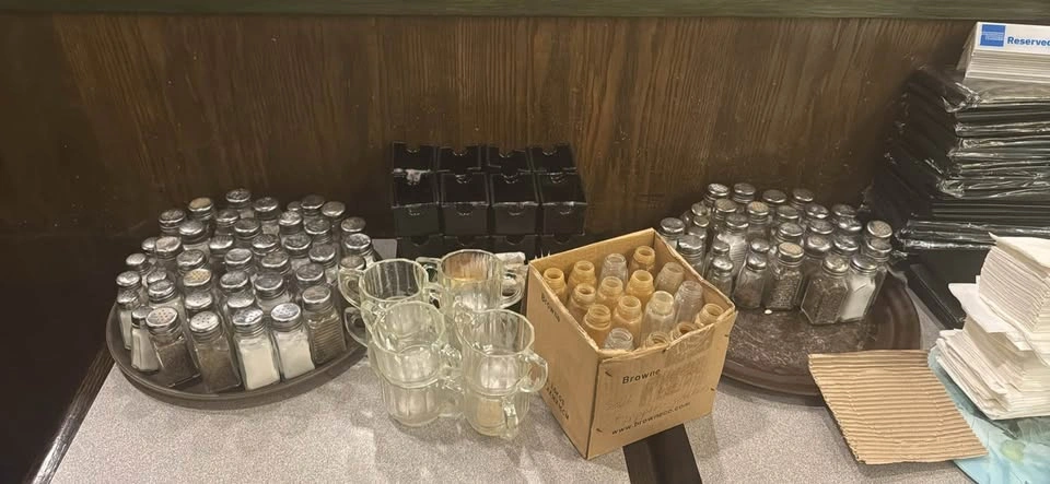 Salt and pepper shakers, sugar containers - 25 cents each - photo 2