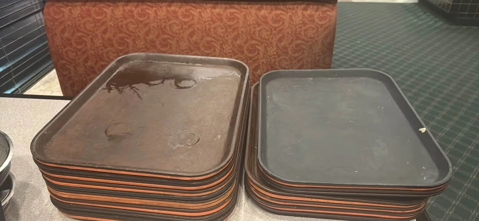 40 used Cambro and VollRath made in USA Cafeteria trays - photo 2