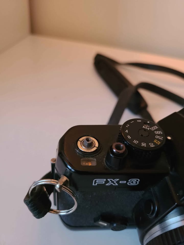 Vintage Yashica FX-3 Film Camera w/ 50mm Lens – For Parts - photo 4