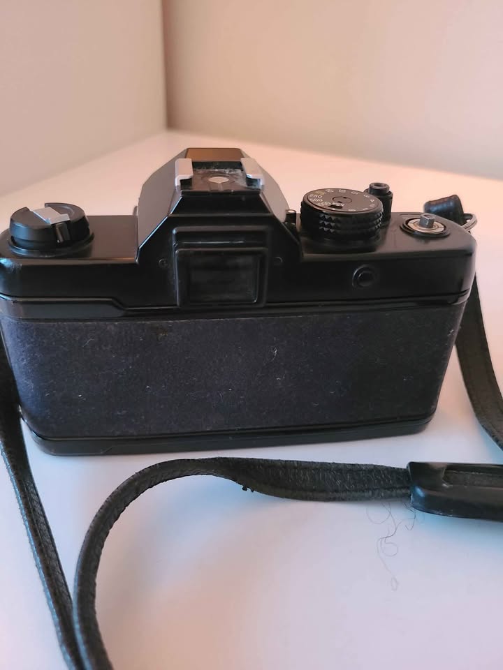 Vintage Yashica FX-3 Film Camera w/ 50mm Lens – For Parts - photo 5
